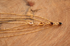 Colar Dourado Com Pingente de Pedra Natural Lapidada - loja online