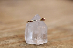 Anel Dourado Solitário Rubi - comprar online