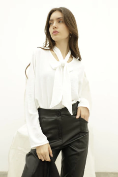 [CEY] Blusa con lazo en internet