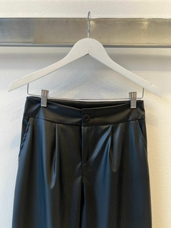 [Cuerina] Pantalon Mom en internet
