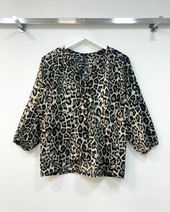 [CEY] Camisa cuello mao animal print - comprar online