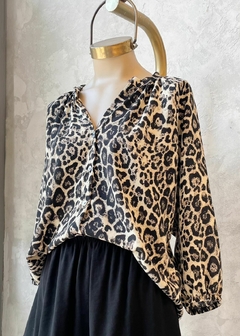 [CEY] Camisa cuello mao animal print - comprar online