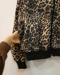 [BENGALINA] Campera Bomber Animal Print - comprar online