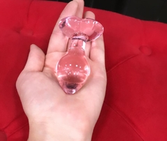 Plug de vidro coração. na internet