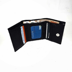 Juntas: Bandolera Flavia negro liso + Billetera mini croco negro - tienda online