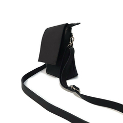 Juntas: Bandolera Flavia negro liso + Billetera mini croco negro - tienda online