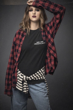 Camiseta T-shirt Divertida com a frase Mais uma Camiseta Preta - comprar online