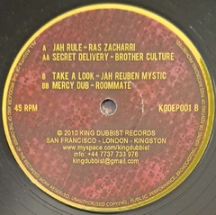 12'' Ras Zacharri – Jah Rule 2.Brother Culture – Secret Delivery / Jah Reuben Mystic – Take A Look 2. Roommate – Mercy Dub (King Dubbist Records) VG+ - comprar online