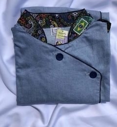 Dólmã manga curta em jeans claro 100% algodão Detalhes em tricoline