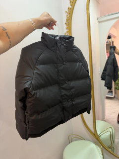 Jaqueta Puffer juvenil preta acolchoada - comprar online
