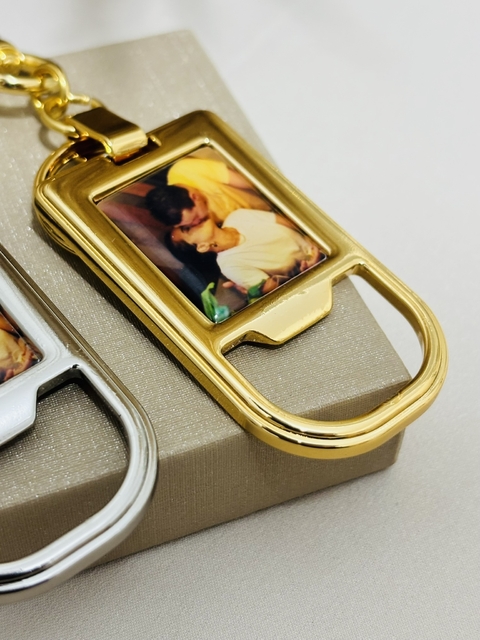 Chaveiro Abridor de Garrafa com Foto em Aço Dourado - comprar online