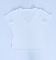 Remera escote V lisa - tienda online