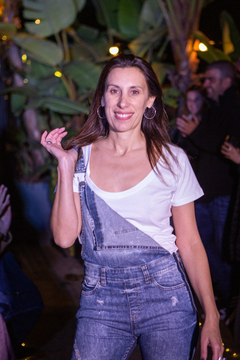 Remera escote Profundo lisa