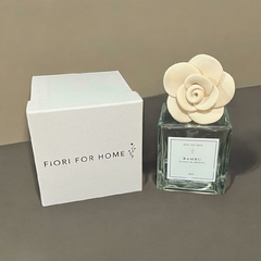 Difusor de ambiente Flor 250ml da Fiori for Home, com embalagem branca e tampa em forma de flor.