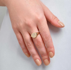Anel dedo mindinho letra folheado a ouro 18K -letra R 512964 - comprar online