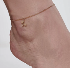 Tornozeleira com pingente coqueiros folheada a ouro 18k- tam.25 551653 - comprar online