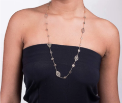 Cordão folheado a ouro 18k formado por flores e folhas 531289 - comprar online