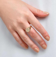 Anel dedo mindinho letra folheado a ouro 18K letra E 512964 - comprar online