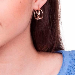 Argola Dupla Com Detalhes Vazados Rommanel Hipoalergênica Folheada a Ouro 18k 520981 - comprar online