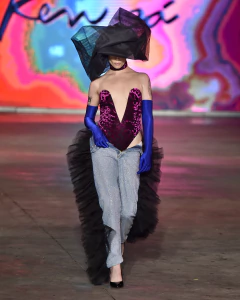 Calça Babado Tule Preto na internet