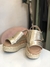 Sandália flatform dourada