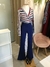 Calça flare azul royal texturizada na internet