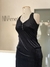 Vestido longo preto em veludo molhado na internet