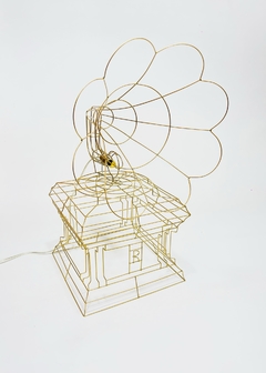 Escultura Vitrola . - comprar online