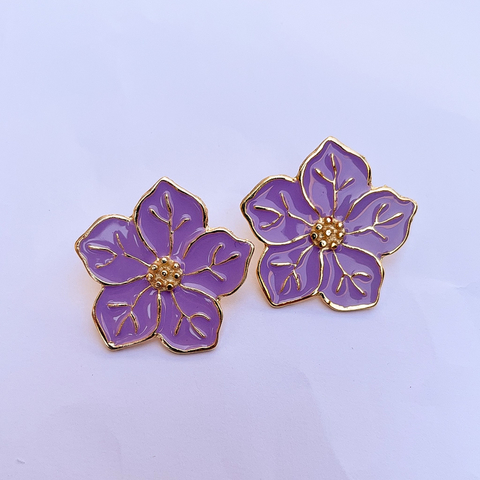 Brinco Flor Lilás Esmaltado