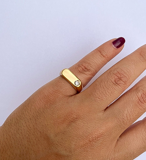 Anel Dedinho Reto c/Ponto de Luz Dourado