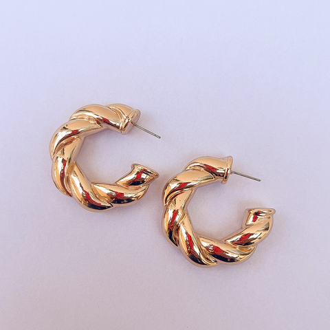 Argola Torcida G Dourada