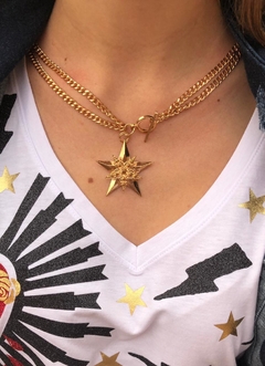 Collar dorado con doble cadena y dije de estrella en internet