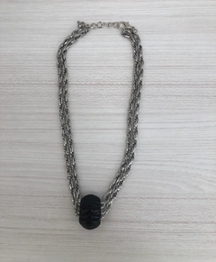 Collar plateado doble cadena con piedra de resina color negro - comprar online