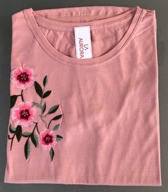Remera Bordada con Flores - comprar online