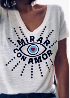 Remera Mirar con Amor - comprar online