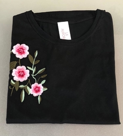 Remera Bordada con Flores
