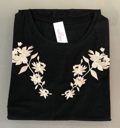 Remera Bordada con doble Flores en internet