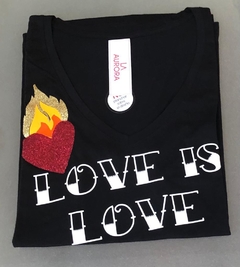 Remera Love is Love