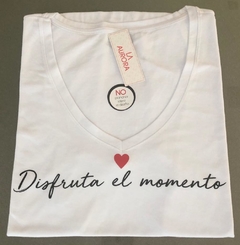 Remera Disfruta el Momento