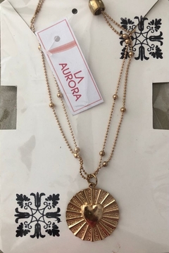Collar dorado con cadena doble y dije de corazón