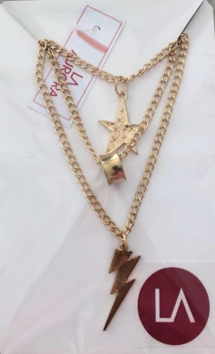 Collar triple dorado con dijes mix