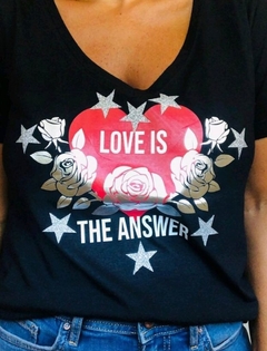 Remera Love Is The Answers en internet