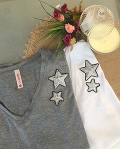 Remera con estrellas manga larga