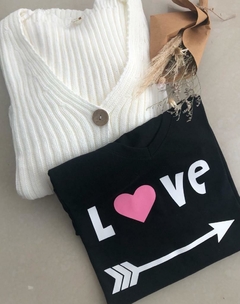 Remera Love corazon rosa manga larga