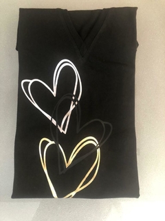 Remera Corazones entrelazados manga larga en internet