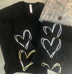 Remera Corazones entrelazados manga larga