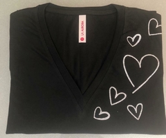 Remera Corazoncitos plateados