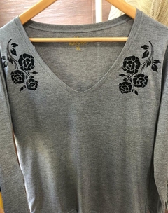 Remera Floreada manga larga - comprar online