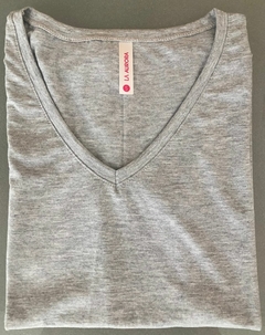 Remera Básica cuello en V manga larga en internet