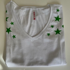 Remera con estrellas en internet